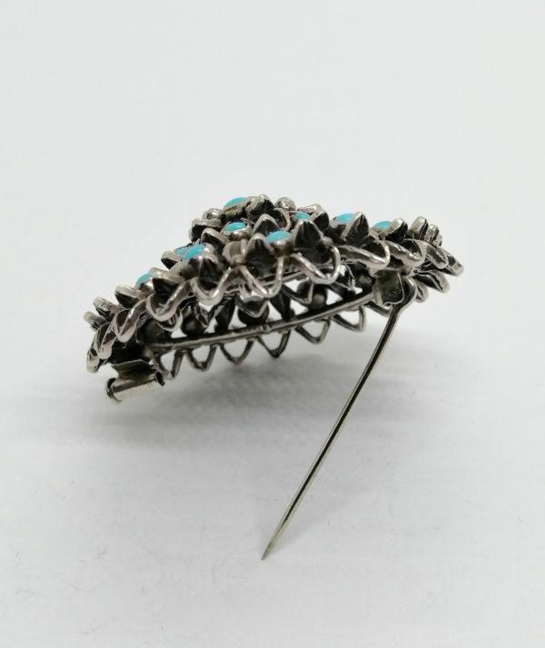 Broche/pendentif argent , ronde et ajourée, sertie de turquoises cabochons. – Image 3