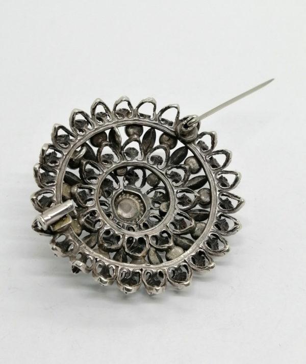 Broche/pendentif argent , ronde et ajourée, sertie de turquoises cabochons. – Image 4