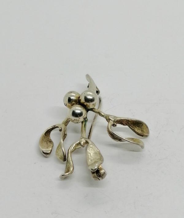 Broche argent , branche de gui, porte-bonheur, Art Nouveau, vers 1900. – Image 2