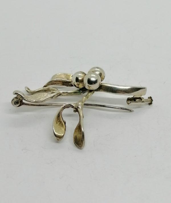 Broche argent , branche de gui, porte-bonheur, Art Nouveau, vers 1900. – Image 3