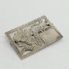 Broche argent en plaque, motifs de fleurs découpées et cartouche. – Image 2