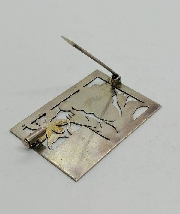Broche argent en plaque, motifs de fleurs découpées et cartouche. – Image 4