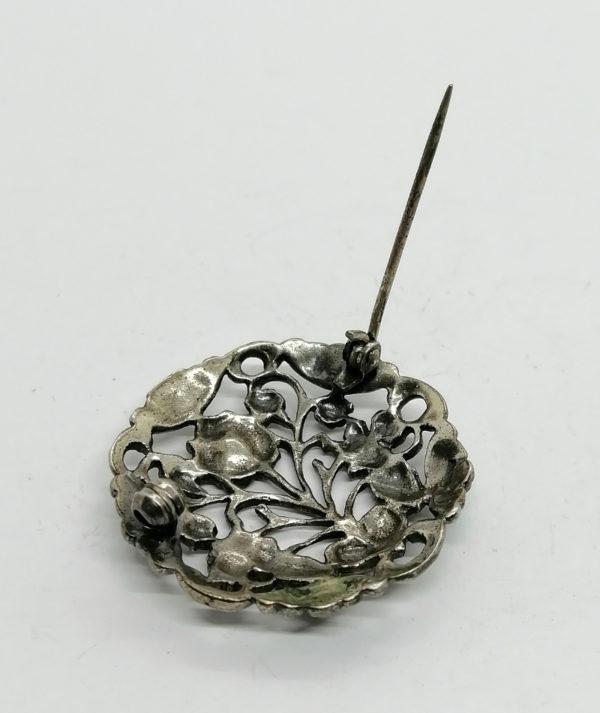 Broche argent, ronde ajourée et motif floral, vigne et un coeur. – Image 4