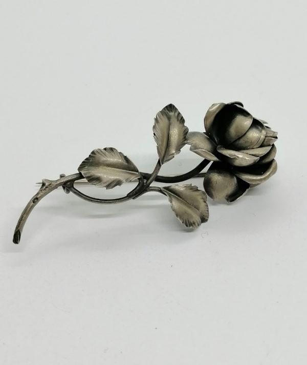 Broche argent , une rose avec feuillage, travail Strasbourgeois, Art Nouveau.