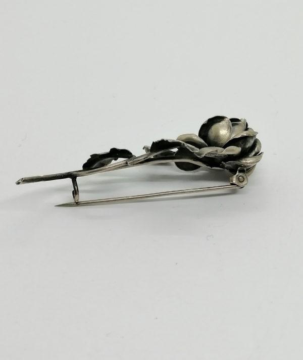 Broche argent , une rose avec feuillage, travail Strasbourgeois, Art Nouveau. – Image 3