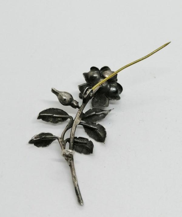 Broche argent , rose et son bouton, époque Art Nouveau. – Image 4