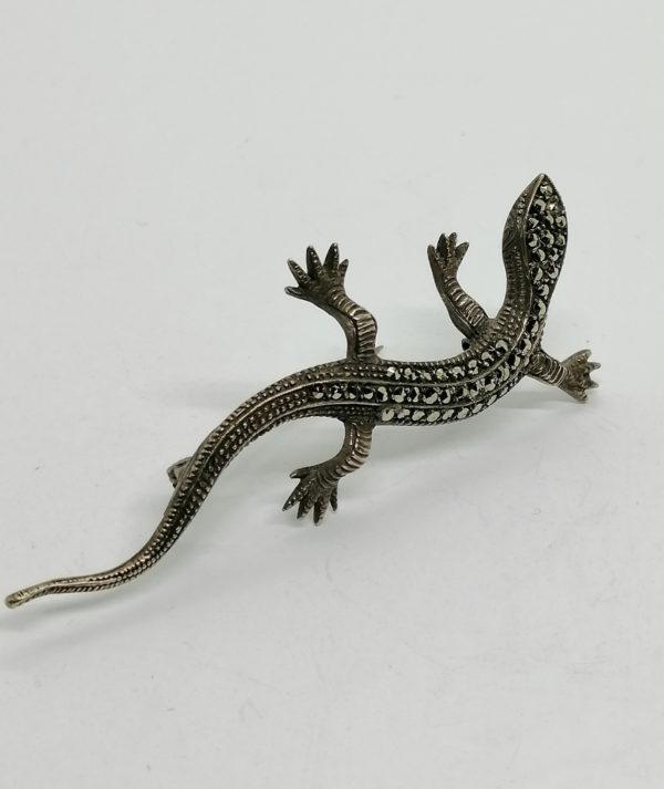 Broche en argent, salamandre pavée de marcasites, vers 1930.