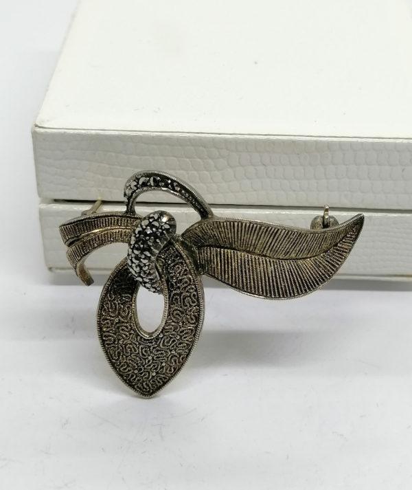 Broche en argent vermeil, avec pavage de marcasites , signée Théodor Fahrner.
