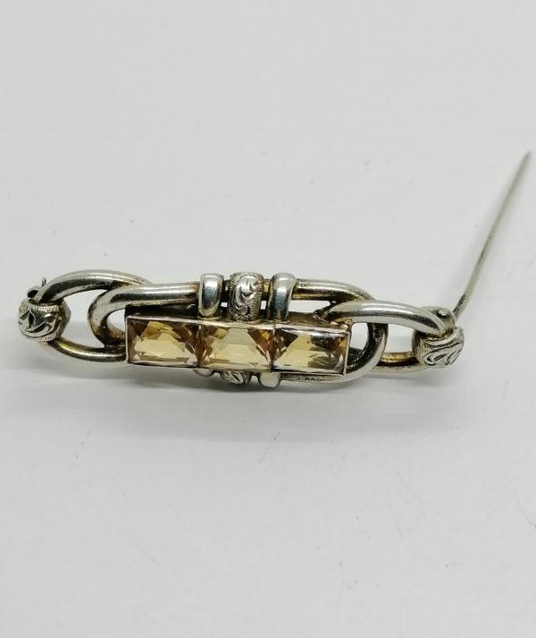 Broche argent, anneaux entrelacés, sertie d'un rang de citrines naturelles. – Image 2