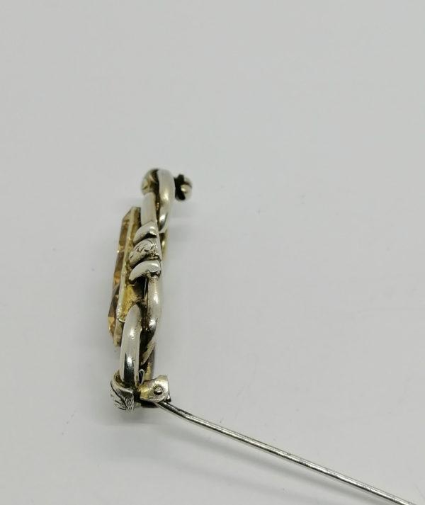 Broche argent, anneaux entrelacés, sertie d'un rang de citrines naturelles. – Image 3