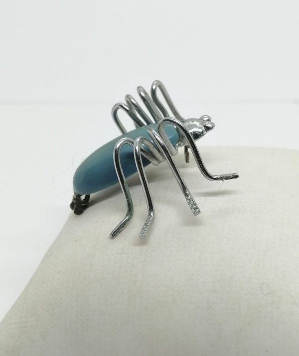 Broche araignée, en métal blanc et bakélite. – Image 2