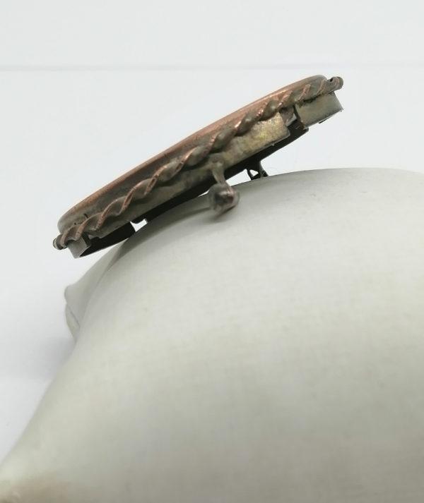 Broche métal cuivré, avec porcelaine représentant un ange. – Image 2