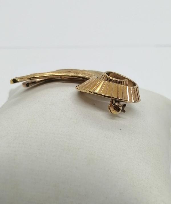Broche façon plumes stylisées en plaqué or. – Image 3