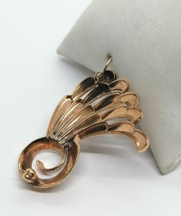 Broche façon plumes stylisées en plaqué or. – Image 4