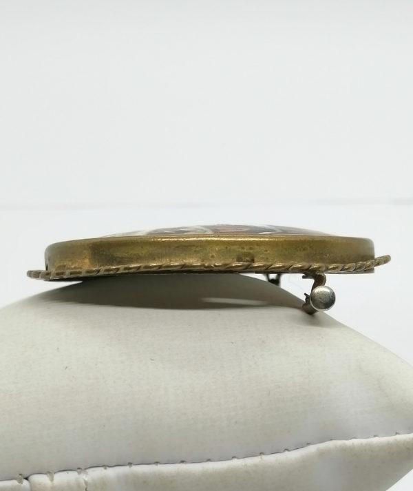 Broche, porcelaine de Limoges, représentant un paysage en hiver. – Image 2