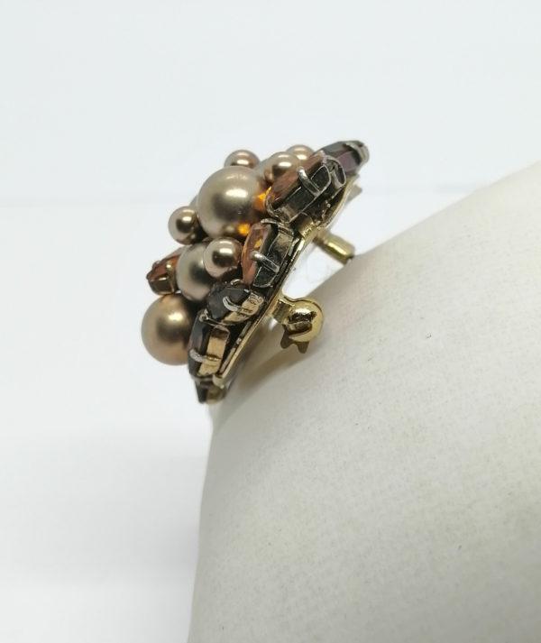 Broche laiton, mélange de perles et de strass forme poire couleur ambre. – Image 2