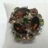 Broche/pendentif, laiton, avec pavage de gros strass au centre en forme de navette.