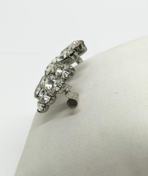 Broche métal blanc ajourée, et pavage de strass blanc – Image 2