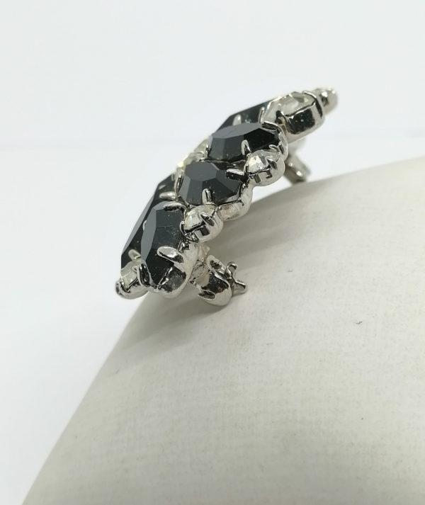 Broche pavage de strass blanc et noir sur métal blanc. – Image 2