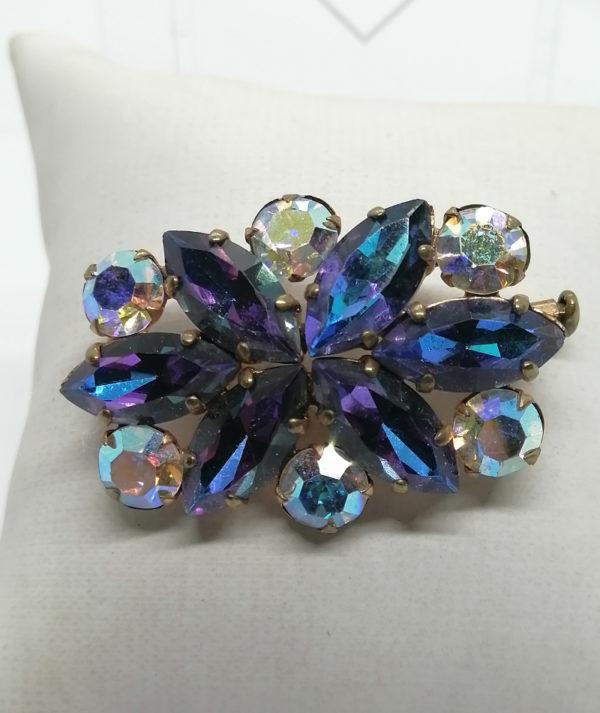 Broche laiton de forme rectangulaire et pavage de strass.