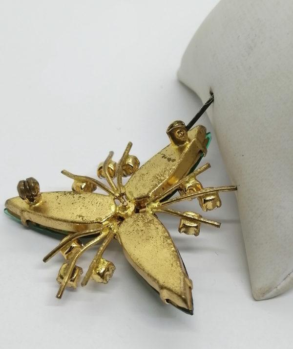 Broche laiton jaune façon fleur, avec trois pétales de couleur verte. – Image 3