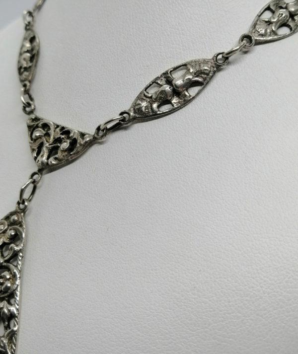 Collier argent, motifs floraux, citrine centrale, travail Italien vers 1920. – Image 3