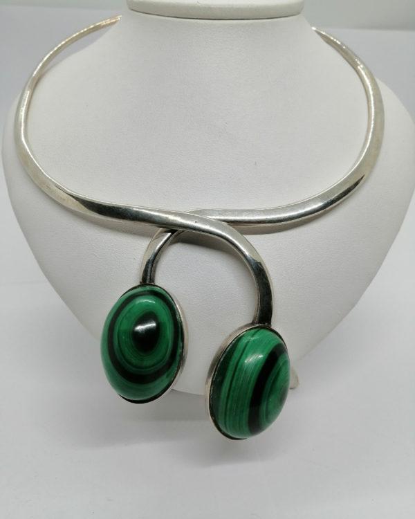 Collier argent, vintage, cerceau et gros cabochons de malachite, 1960.