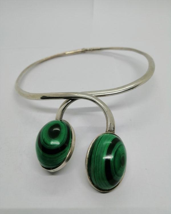 Collier argent, vintage, cerceau et gros cabochons de malachite, 1960. – Image 6