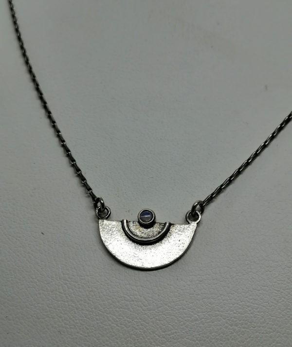 Collier argent, vintage, de forme très géométrique et sobre. – Image 2
