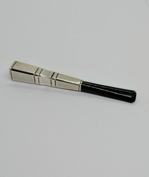 Fume-cigarette, argent, de forme carré et guilloché, bakélite, Art Déco.