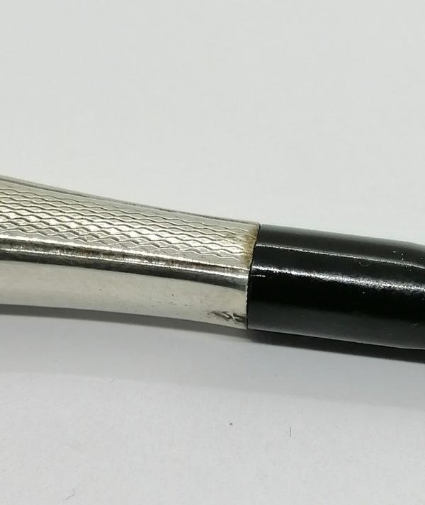 Fume-cigarette argent, guilloché, volutes et bakélite noir, Art Déco. – Image 4
