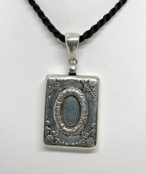 Pendentif argent, rectangulaire, porte-photo avec décor floral et cartouche, Art Nouveau. – Image 2
