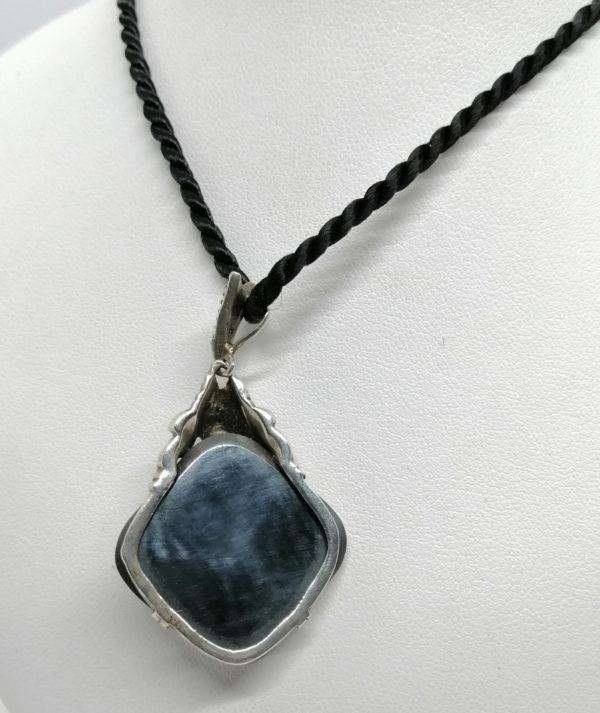 Pendentif argent, avec grosse hématite à facettes, Art Déco, vers 1925. – Image 3