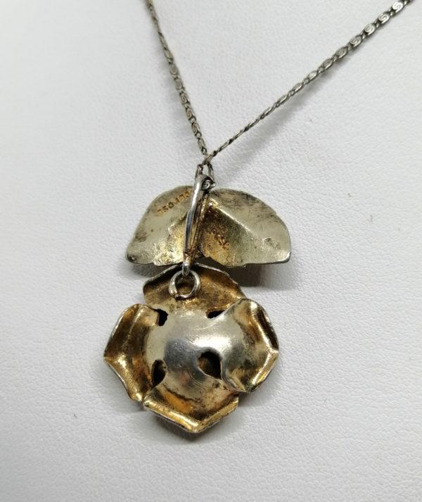 Pendentif argent vermeil, grosse rose et feuillage stylisée, Art Déco. – Image 3