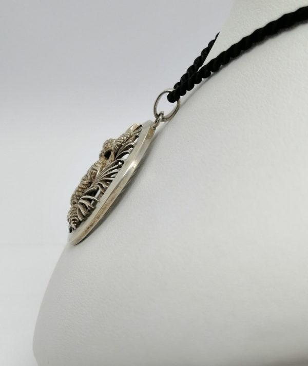 Pendentif argent, avec pommes de pins et aiguilles, Art Nouveau. – Image 2