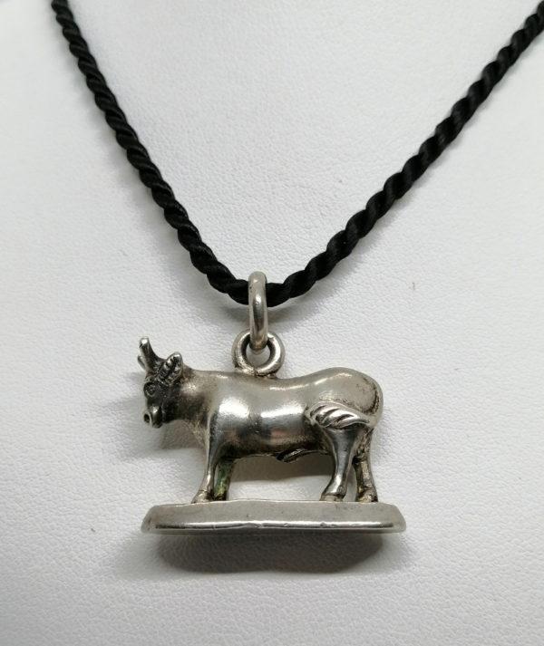 Pendentif argent, taureau avec socle à graver.