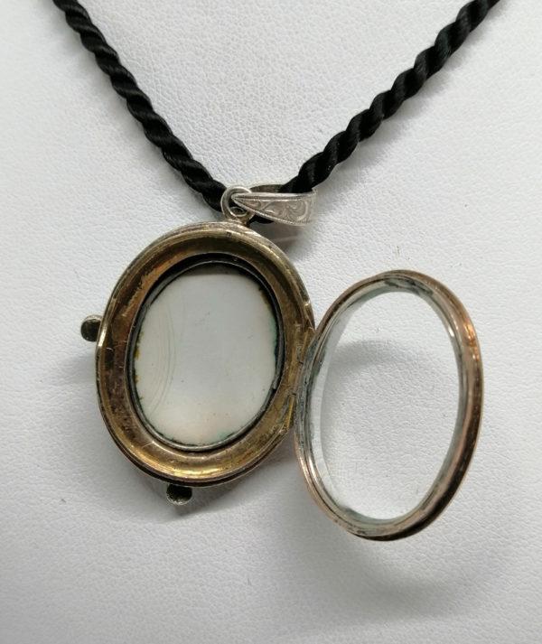 Pendentif argent, vermeil, avec miniature émaillée, sertie de perles fines et turquoises,1860-80. – Image 5