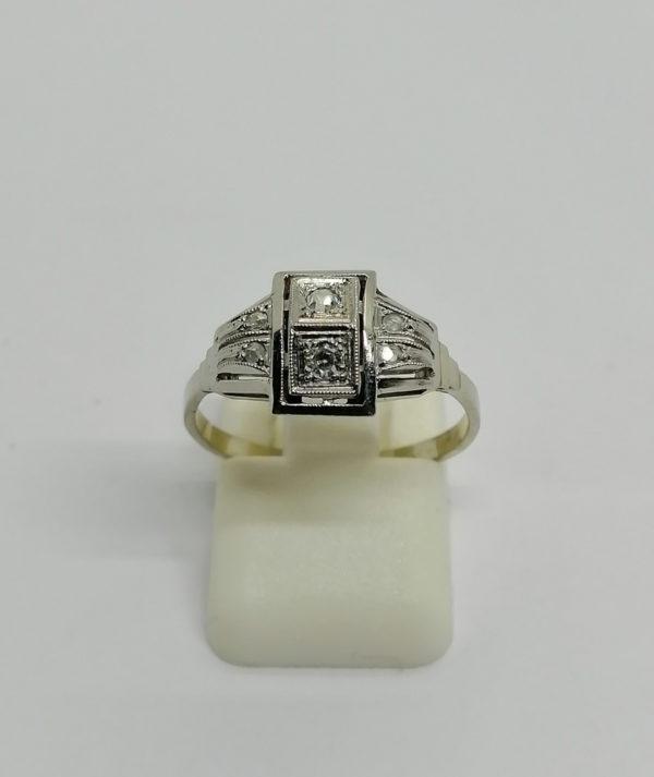 Bague or gris, sertie platine, modèle art déco, avec diamants, 1930.
