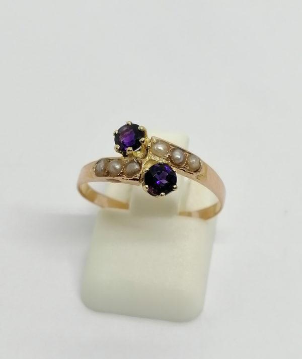 Bague en or rosé, sertie perles fines et améthystes, 1880.