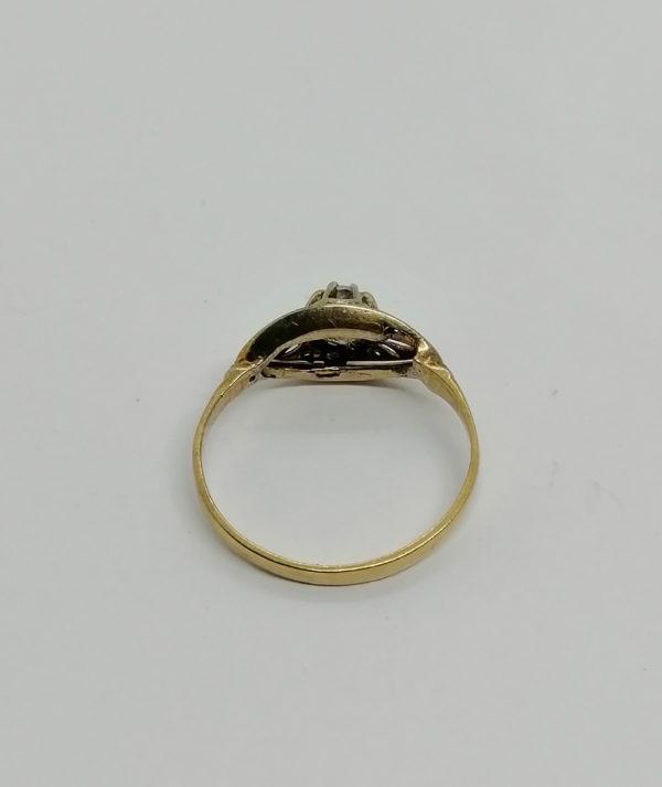 Bague en or, bicolore et ajouré, sertie saphir blanc, 1925. – Image 3