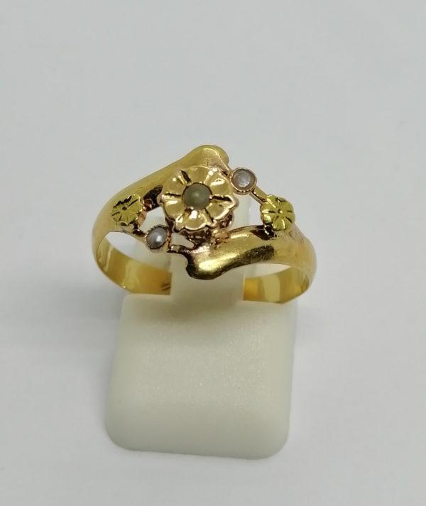 Bague en or rose et vert, fleurette avec perles fine, Art Nouveau.