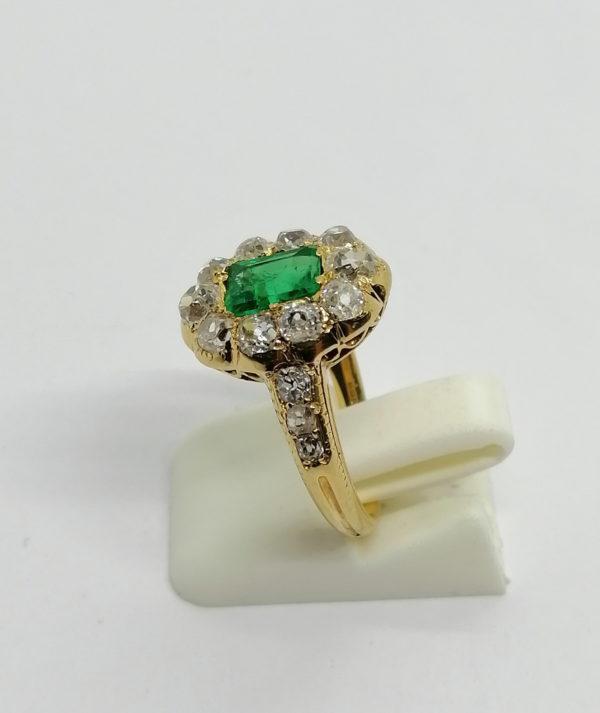 Bague en or , émeraude et entourage diamants, fin 19ième siècle. – Image 2