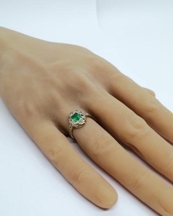 Bague en or , émeraude et entourage diamants, fin 19ième siècle. – Image 5
