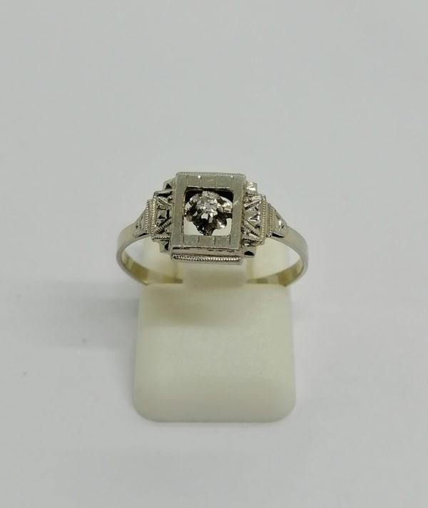 Bague en or gris, modèle carré et ajouré, avec petit diamant, Art Déco,1930.