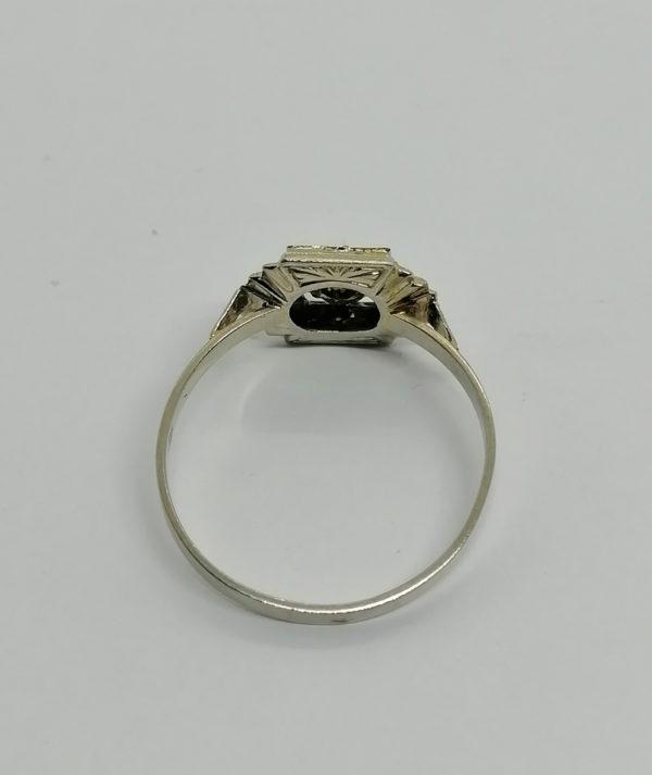 Bague en or gris, modèle carré et ajouré, avec petit diamant, Art Déco,1930. – Image 3