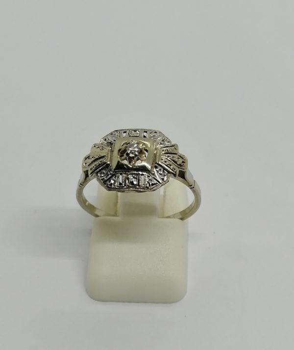 Bague en or gris sertie platine, modèle art déco ajouré, zirconium, 1930.