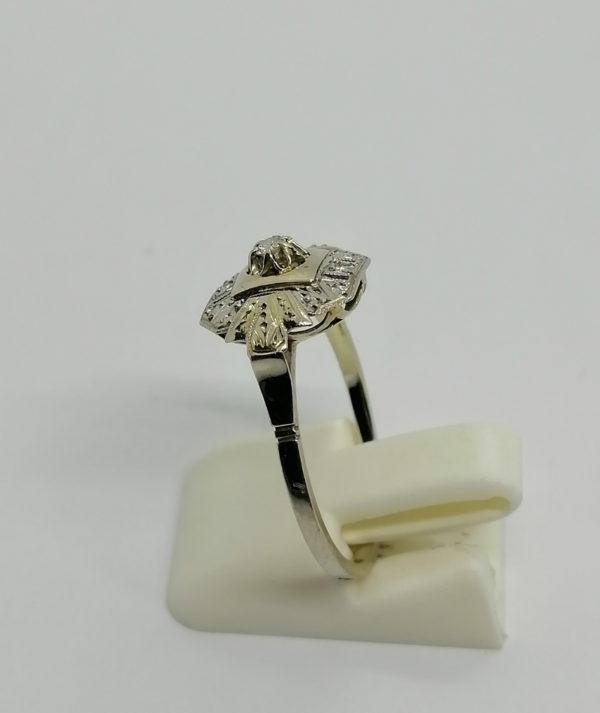 Bague en or gris sertie platine, modèle art déco ajouré, zirconium, 1930. – Image 2