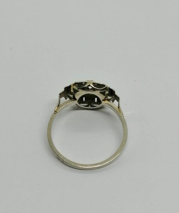 Bague en or gris sertie platine, modèle art déco ajouré, zirconium, 1930. – Image 3