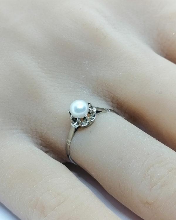 Bague en or gris avec perle de culture. – Image 4