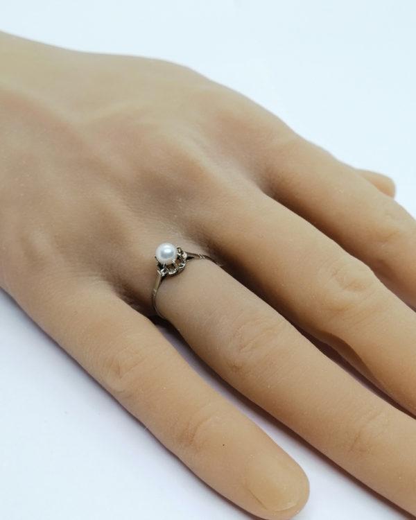 Bague en or gris avec perle de culture. – Image 5